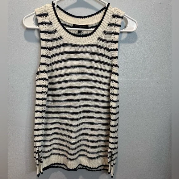 Banana Republic sweater tank - Picture 2 of 7